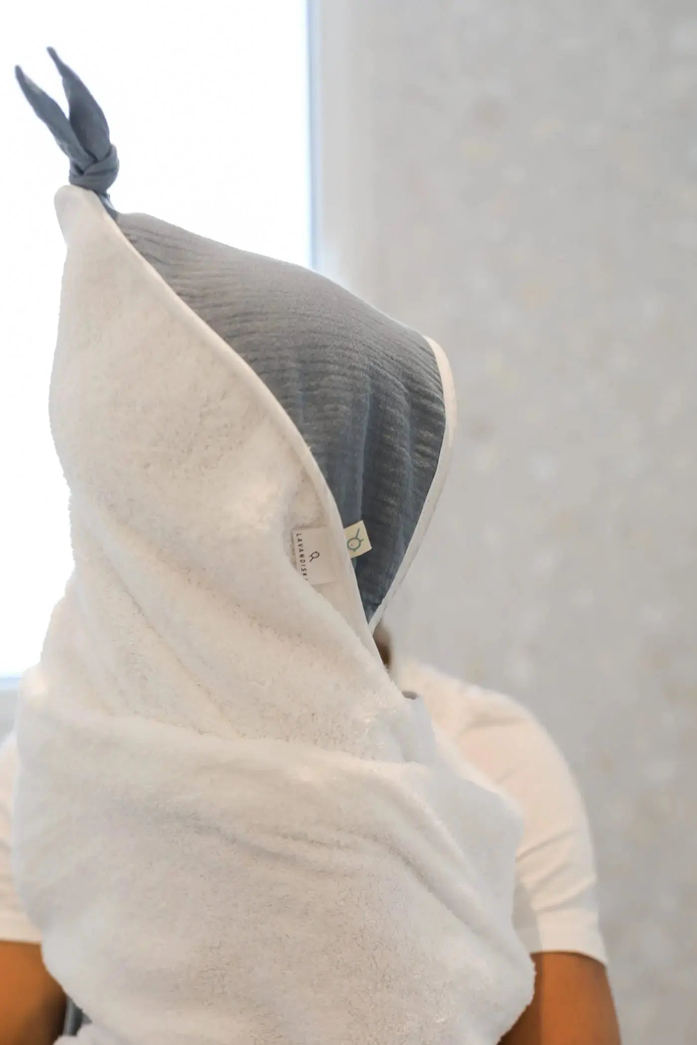 TOALLA CAPA DE BAÑO CON GASA GRIS Lavandiska