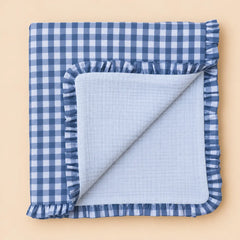 Colcha muselina con volante Vichy azul | BAPUM