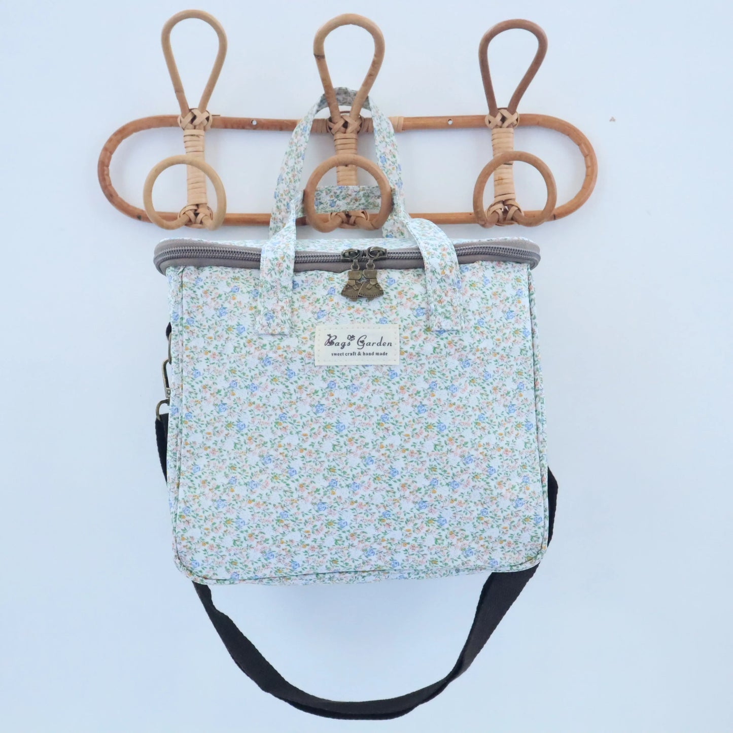 nevera impermeable floral color uva Bags Garden