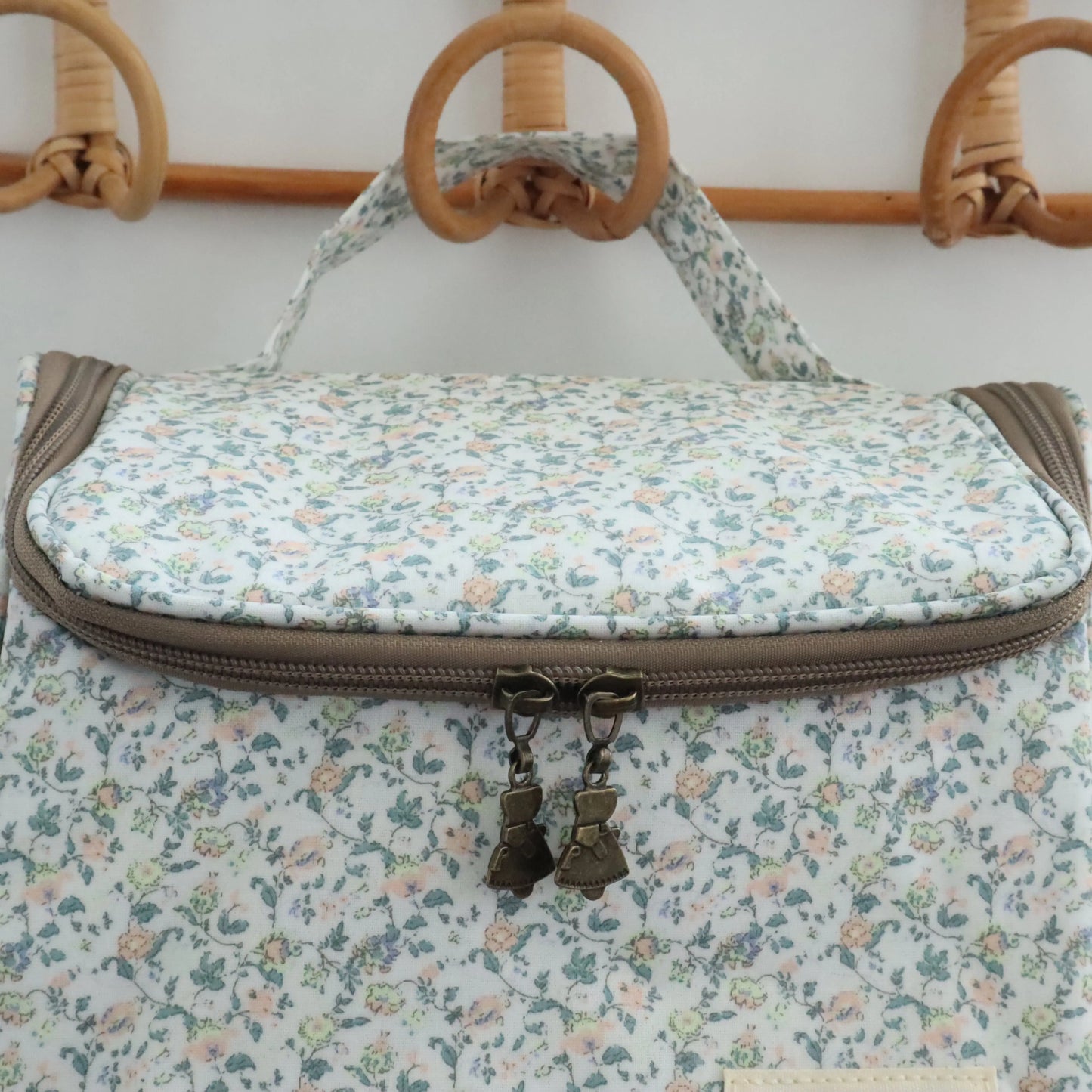 Nevera ovalada impermeable Mango Bags Garden
