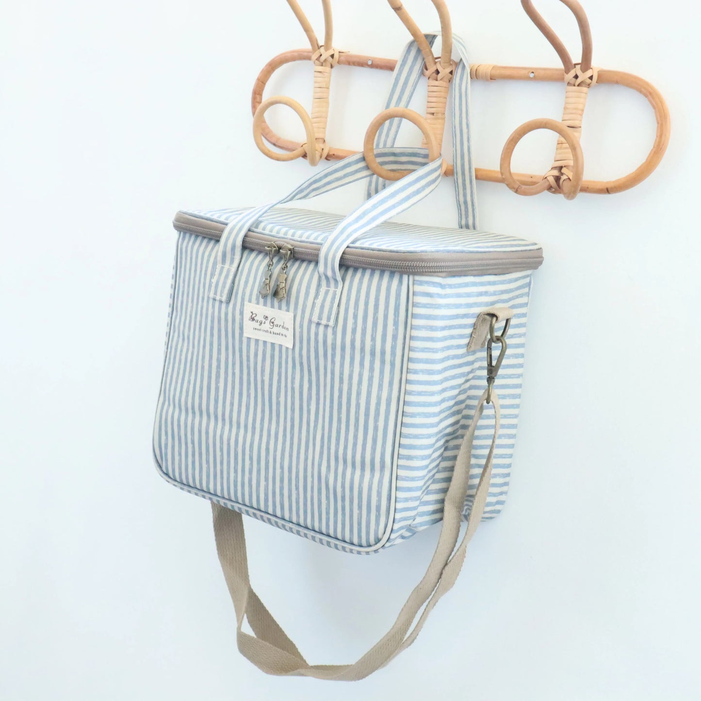 Neverita impermeable cuadrada Rayas Azulado Bags Garden