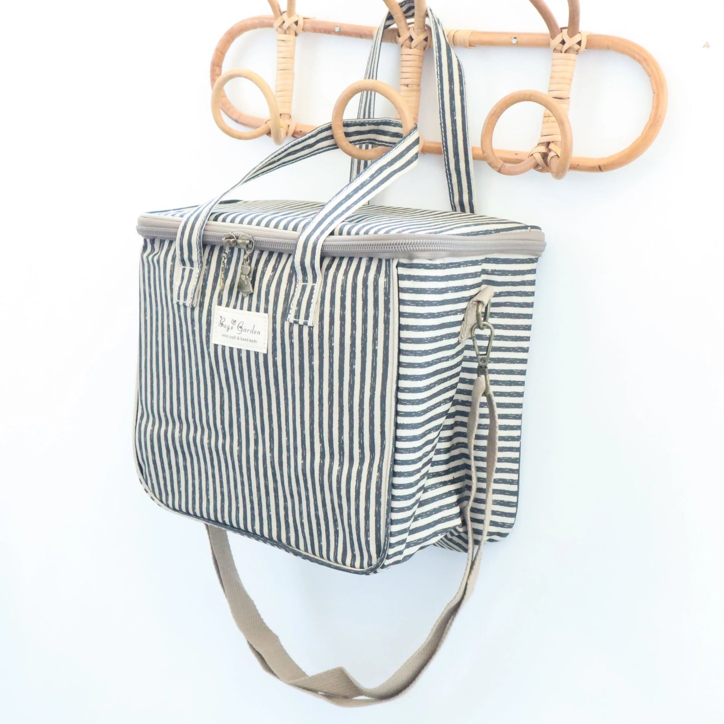 Neverita impermeable cuadrada Rayas Negro Bags Garden
